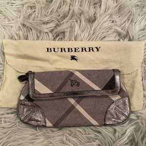 Burberry clutch